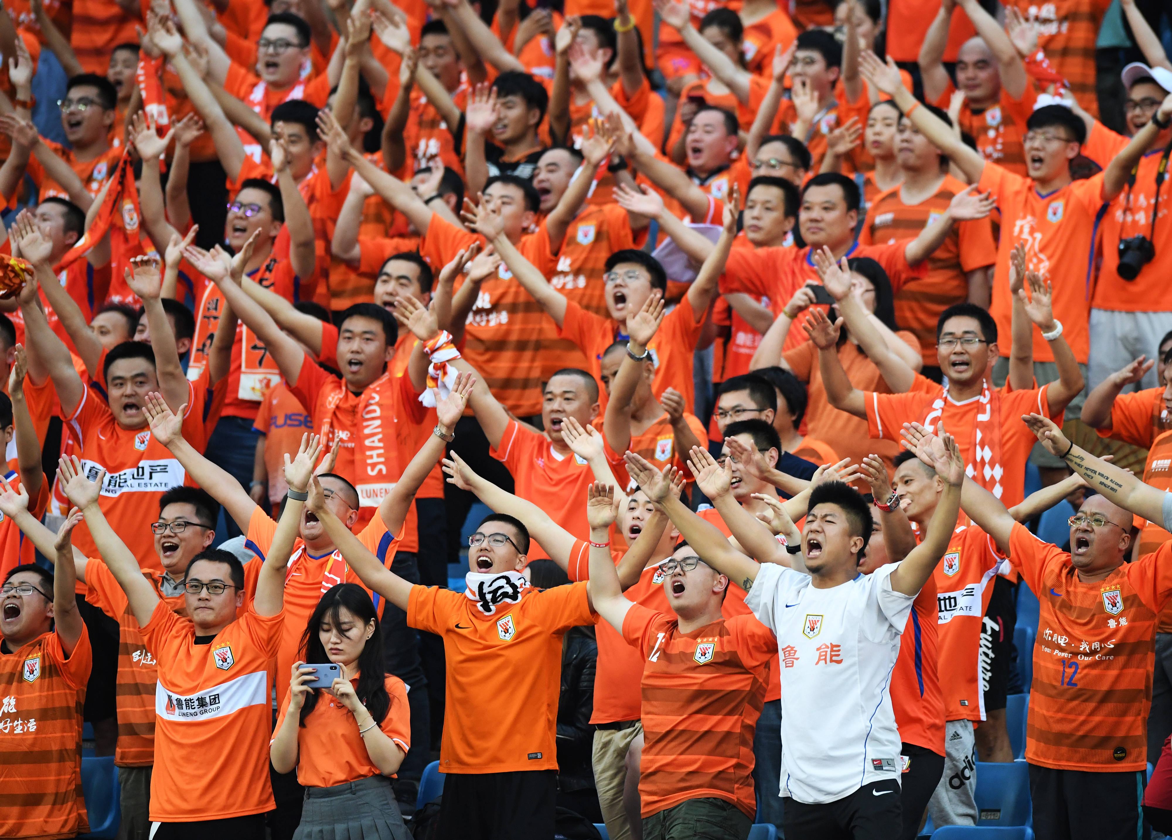 开云app-詹姆斯哈登是在哪队获得最佳第六人的